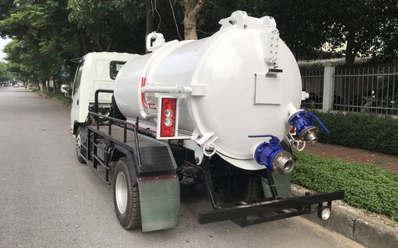 Dịch vụ hút hầm cầu TPHCM tiết kiệm chi phí, xử lý triệt để 6 hut ham cau tphcm 1