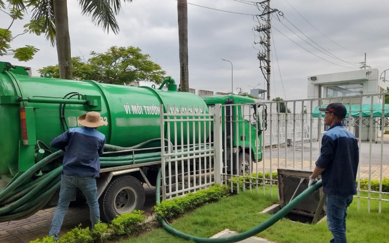 Dịch vụ hút hầm cầu Quận 1: Xử lý triệt để, không đục phá 6 hut ham cau quan 1 1