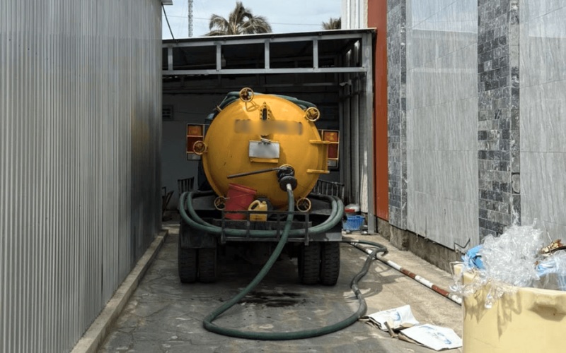 Dịch vụ hút hầm cầu huyện Nhà Bè uy tín, xử lý nhanh trong ngày 6 hut ham cau huyen nha be 1 1