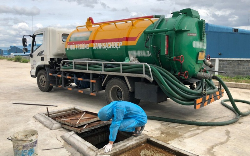 Dịch vụ hút hầm cầu huyện Nhà Bè uy tín, xử lý nhanh trong ngày 7 hut ham cau huyen nha be 2 1