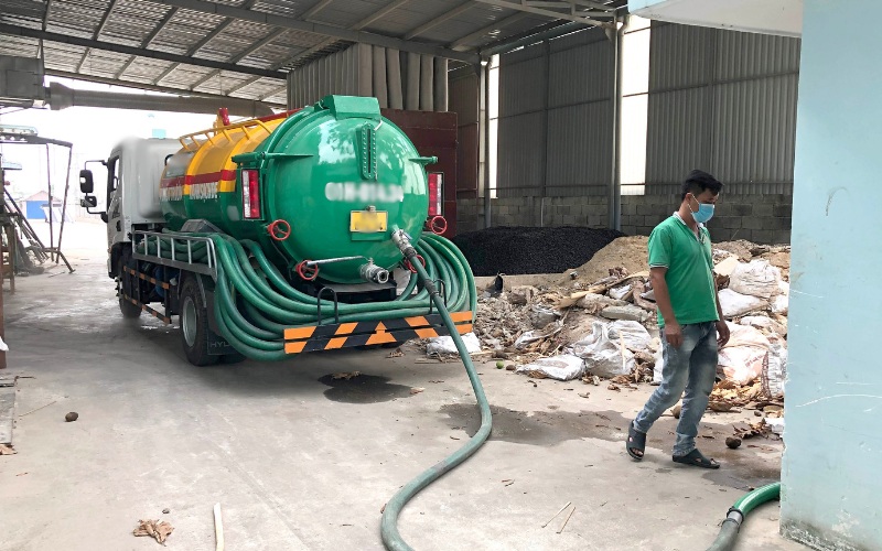 Dịch vụ hút hầm cầu huyện Nhà Bè uy tín, xử lý nhanh trong ngày 8 hut ham cau huyen nha be 3 1