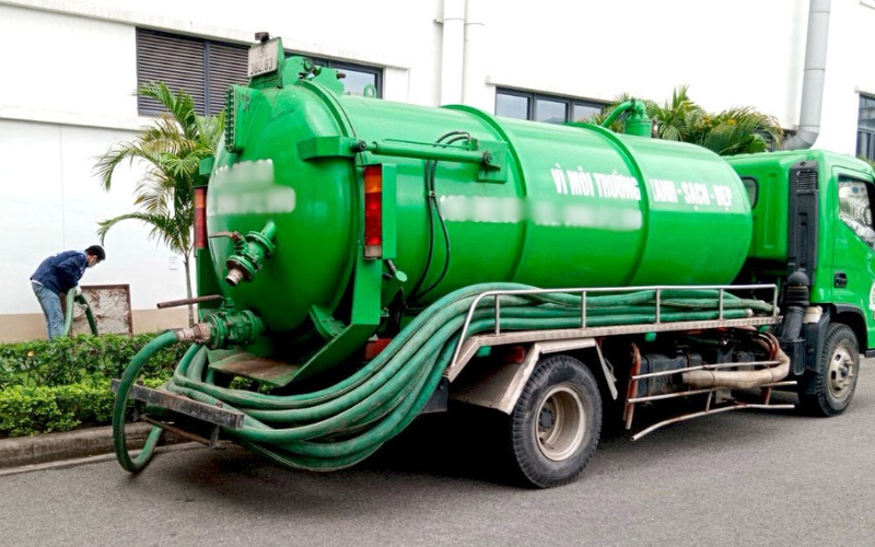 Dịch vụ hút hầm cầu Thủ Dầu Một xử lý triệt để, gọn gàng 6 hut ham cau thu dau mot 1