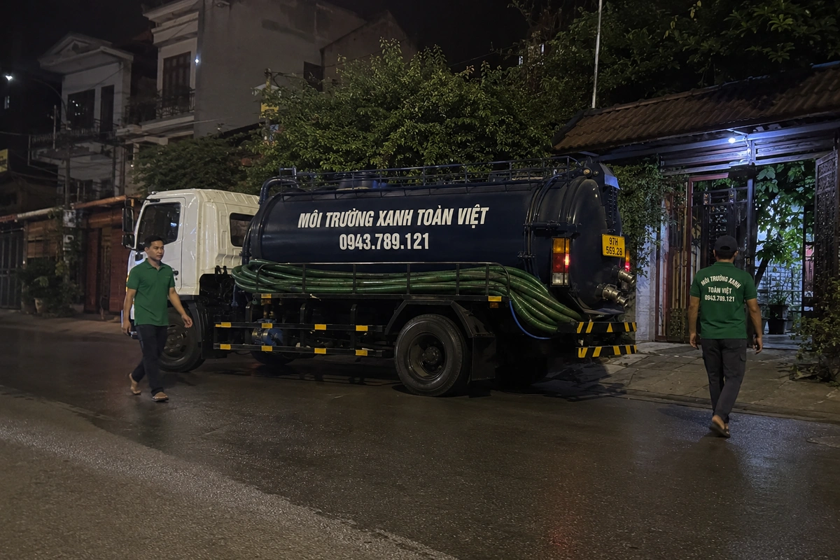 Hút Bể Phốt Tại Bắc Kạn, Khảo Sát Đường Vào Trước 8 Xe hút hầm cầu và nhân viên tiếp cận nhà ở trong khu phố