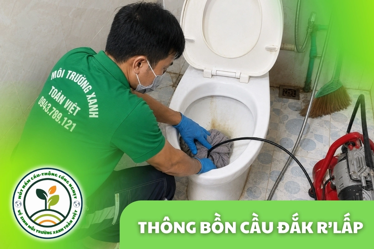 Thông bồn cầu Đắk R’lấp với nhân viên Toàn Việt và ống dẫn