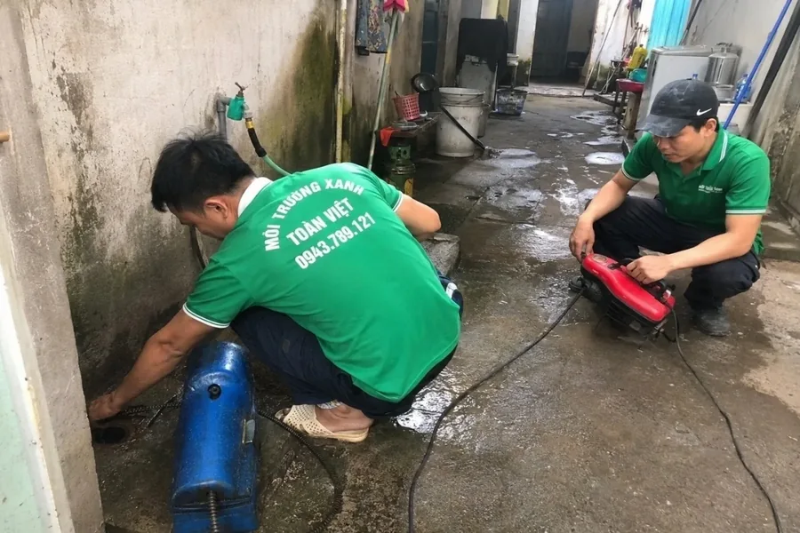 Xử lý rãnh thoát nước quanh nhà