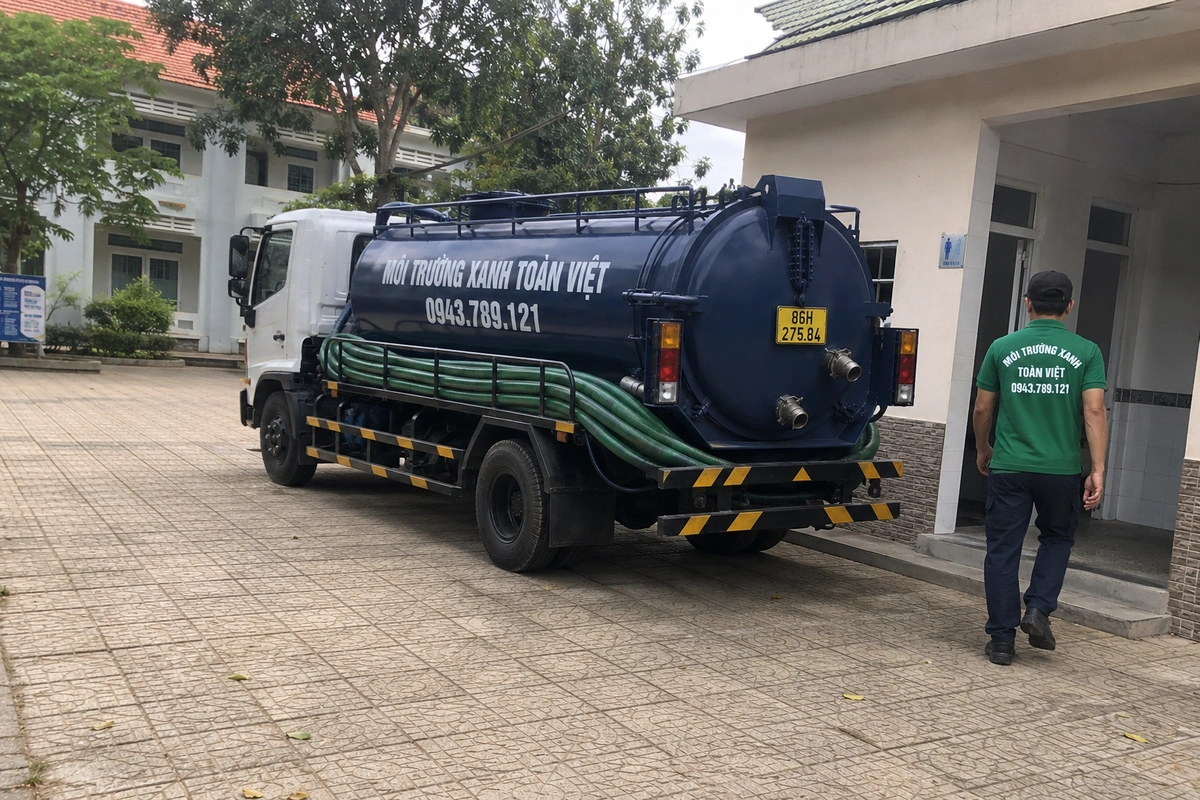 Hút Hầm Cầu Hàm Thuận Bắc | Nhà Vườn, Khu Trọ 8 Xe hút hầm cầu Môi Trường Xanh Toàn Việt tại Bình Thuận