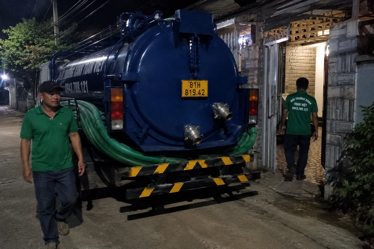 Hút hầm cầu Ayun Pa 24/7, xe hút về tận nhà vườn xa 9 Xe hút hầm cầu vào tận đường nhỏ khu dân cư tại Gia Lai