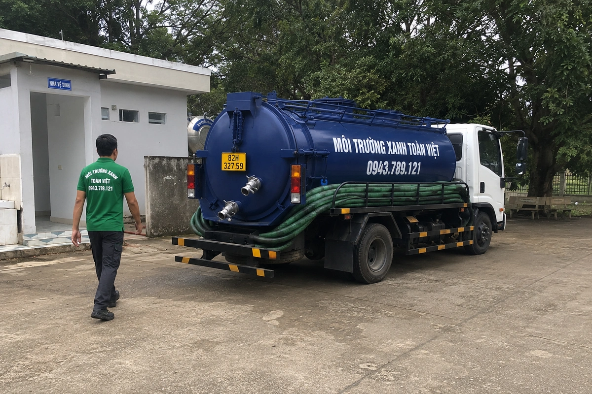Xe bồn hút hầm cầu chuyên dụng tại Kon Tum