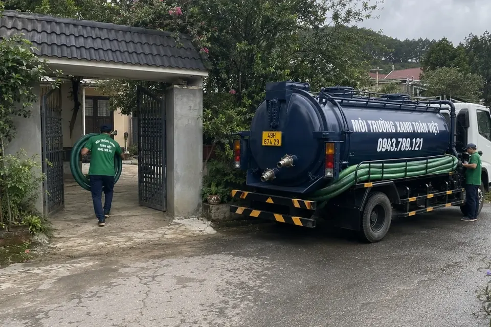 Xe bồn trong hướng dẫn hút hầm cầu Bảo Lộc