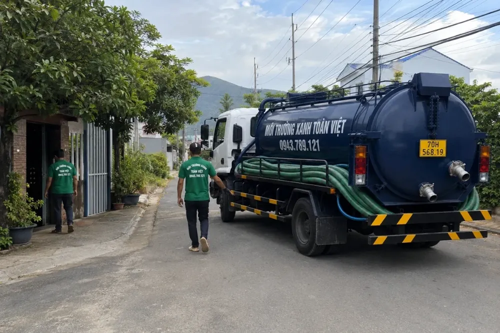 Dịch vụ hút hầm cầu nhanh chóng tại nhà khách hàng