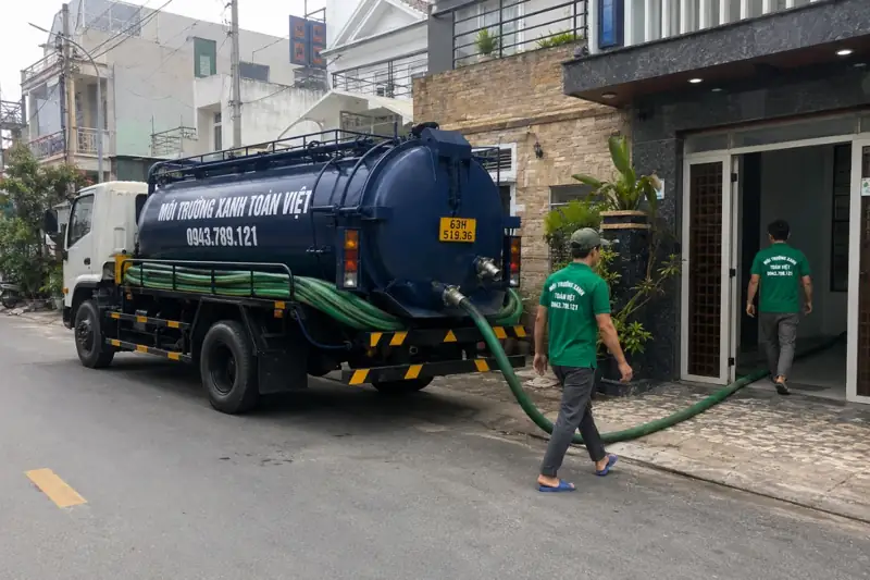 Nhân viên di chuyển bên phương tiện