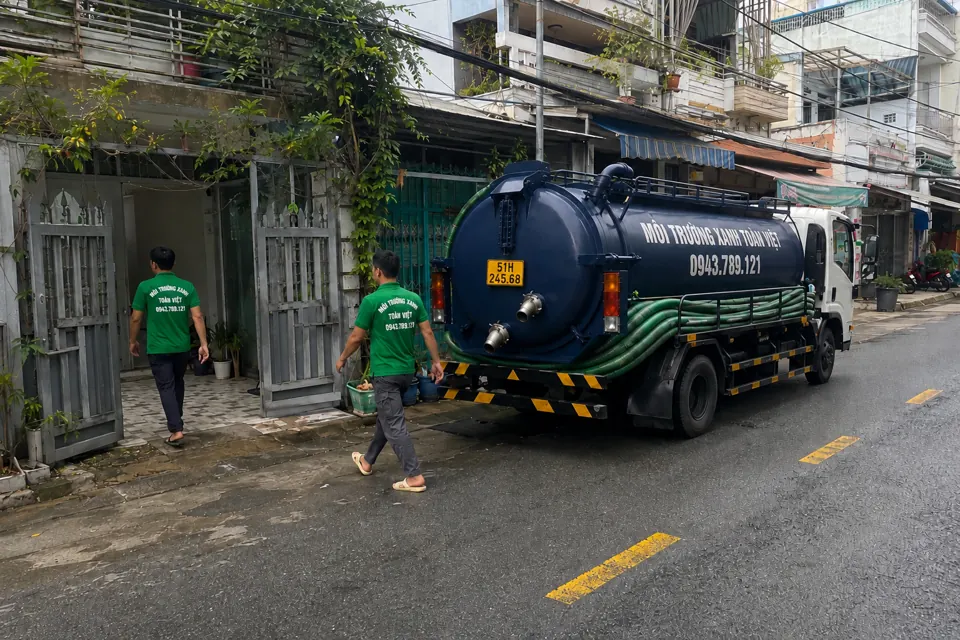 Tuyến ống xanh được bố trí trước sân nhà