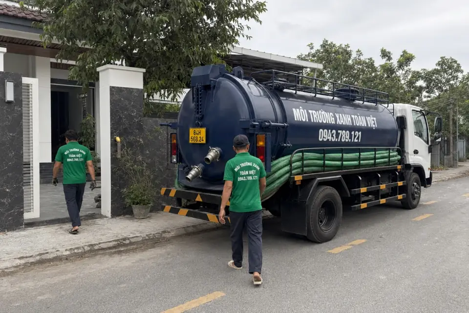 Xe Toàn Việt đỗ bên sân nhà