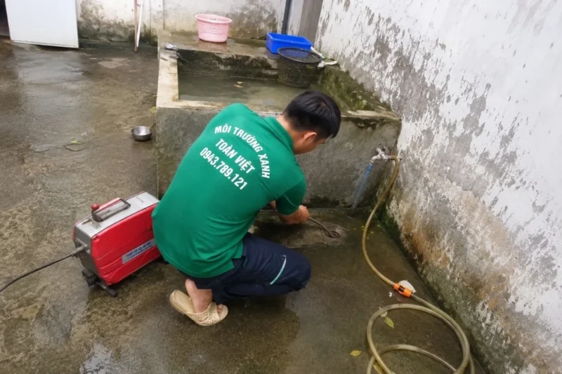 M&aacute;y l&ograve; xo xử l&yacute; miệng tho&aacute;t s&aacute;t bể nước ngo&agrave;i s&acirc;n