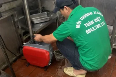 Thợ Toàn Việt dùng máy lò xo thông cống nghẹt Hà Tiên